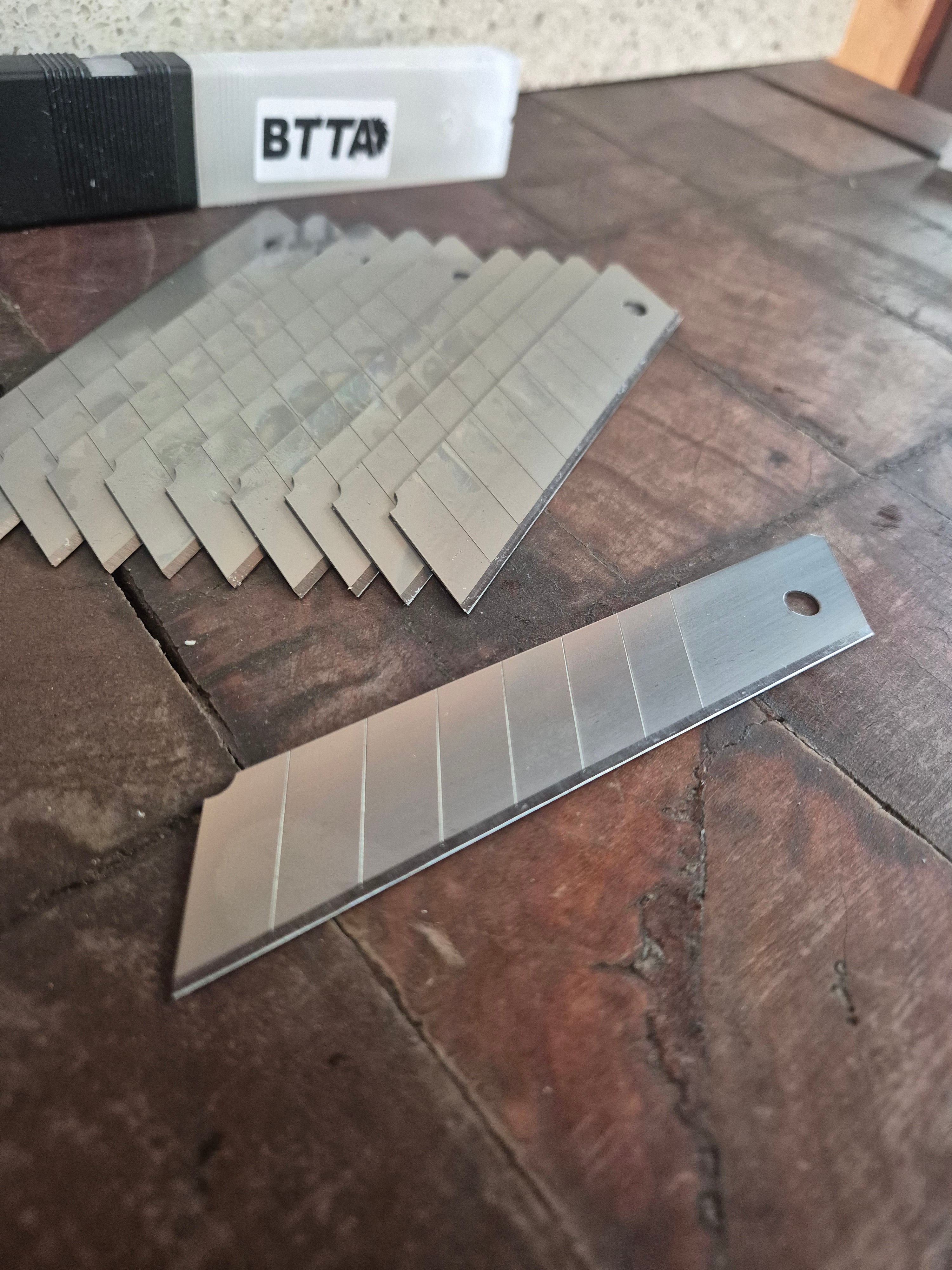BTTA 25mm snap blades sk5 Japanese quality pack of 10 $9.90inc GST